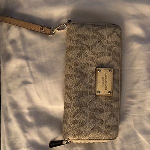 Michael Kors wallet/wristlets
